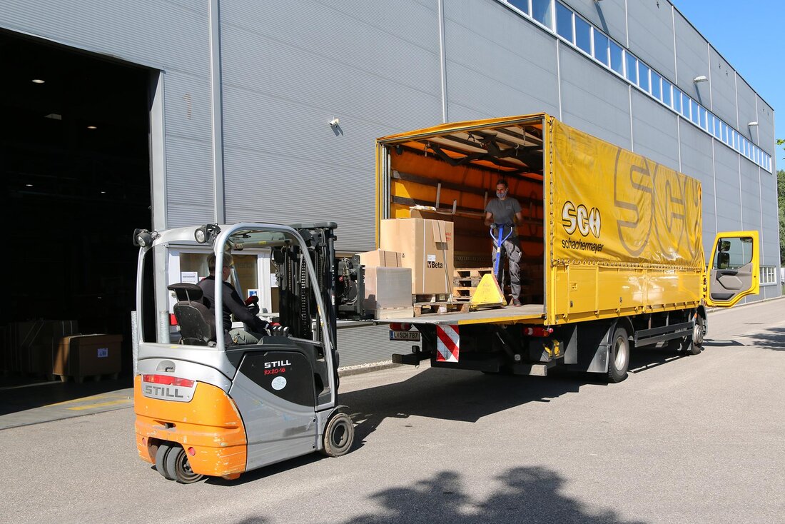 LKW beim Ausladen