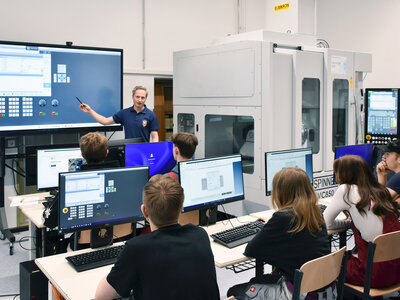 x-technik Flugschule Langenlebarn: Lernen an der Spinner