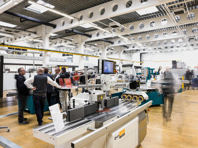 SCH "Wie schnell sind wir, Herr Bayer?"